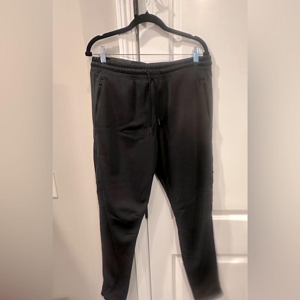 MEN’S Under Armour Large water repellant tapered black pants